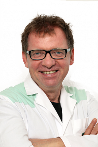 Dr. Gyarmati Csaba Dr. Gyarmati Csaba - plasztikai sebész