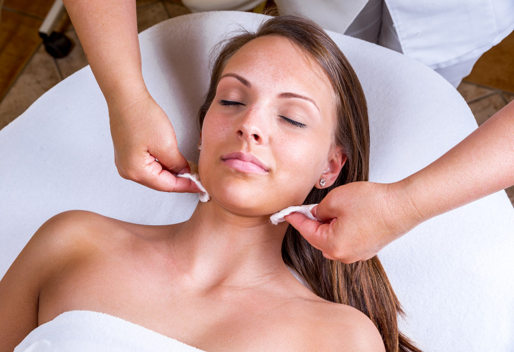 A bőratás bőr szakszerű kozmetikai kezelése nagyon fontos.
